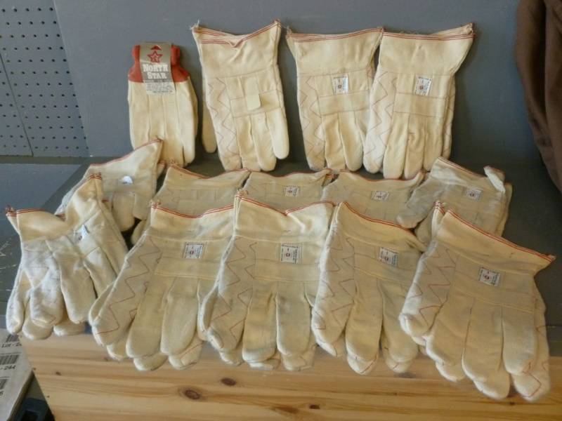 lot 241 image: New Work Gloves