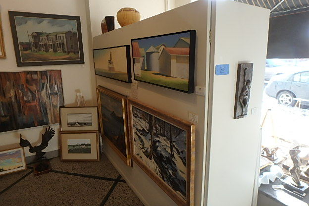 lot 70 image: Huge Storage WallDividerDisplay Wall, 98 X 82 X 26