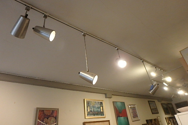 lot 77 image: 7 Brushed Chrome Track Lighs