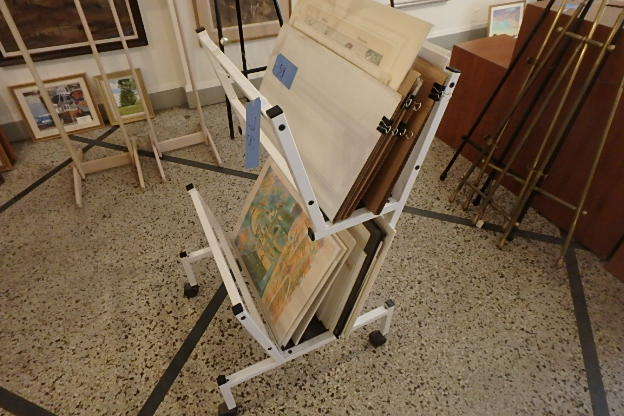 lot 78 image: Poster Rack