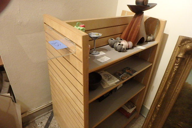 lot 83 image: Display Rack