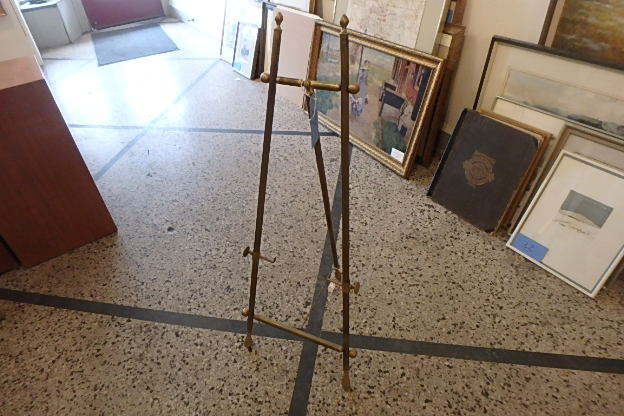 lot 87 image: Small Brass Easel