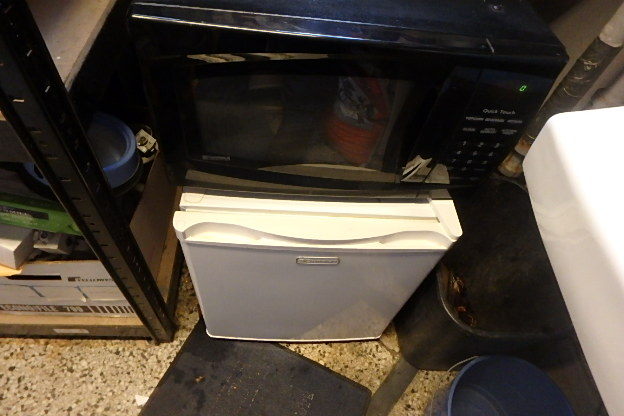 lot 90 image: Small Fridge, Micro