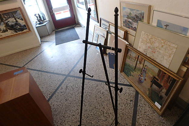 lot 91 image: Black Easel