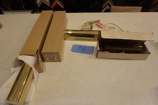 lot 93 image: Lot of Picture Lights