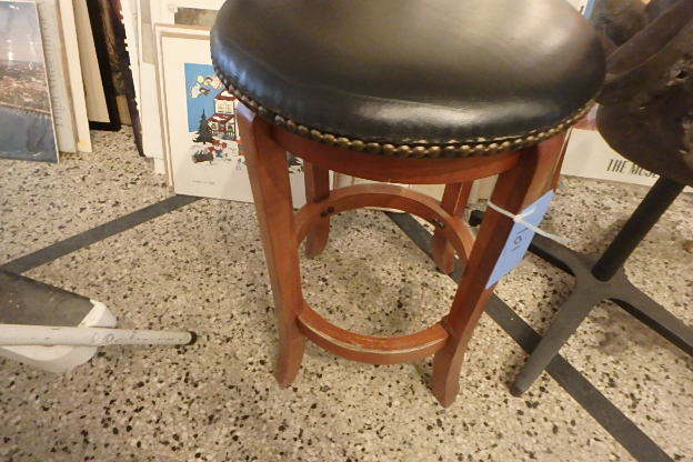 lot 101 image: Stool