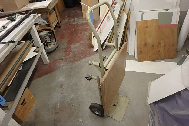 lot 109 image: Convertible Hand Truck