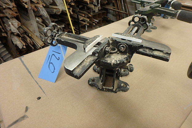 lot 120 image: Corner Vise
