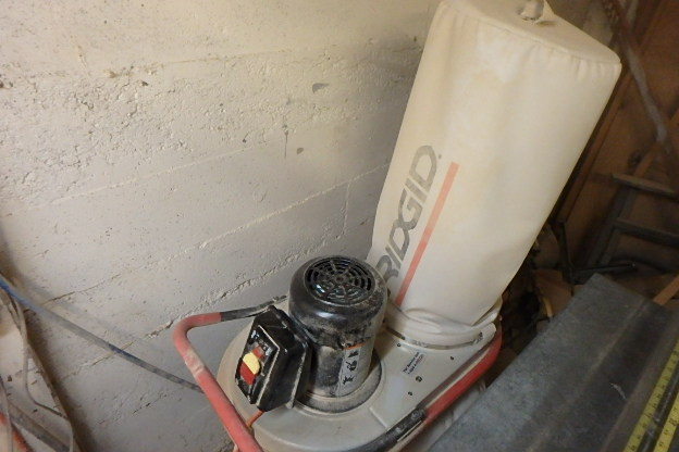 lot 128 image: Ridgid Vac