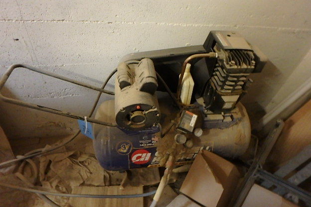 lot 129 image: Compressor