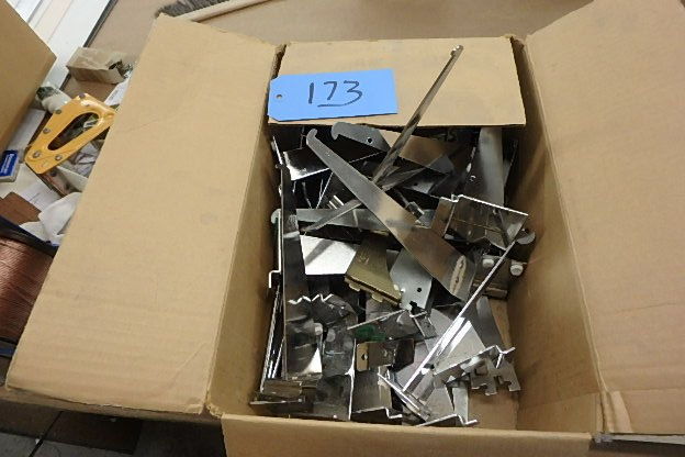lot 173 image: Slatwall Brackets