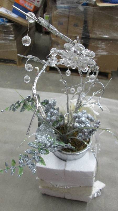 lot 3 image: Silver Lit Dcor open box,untested...