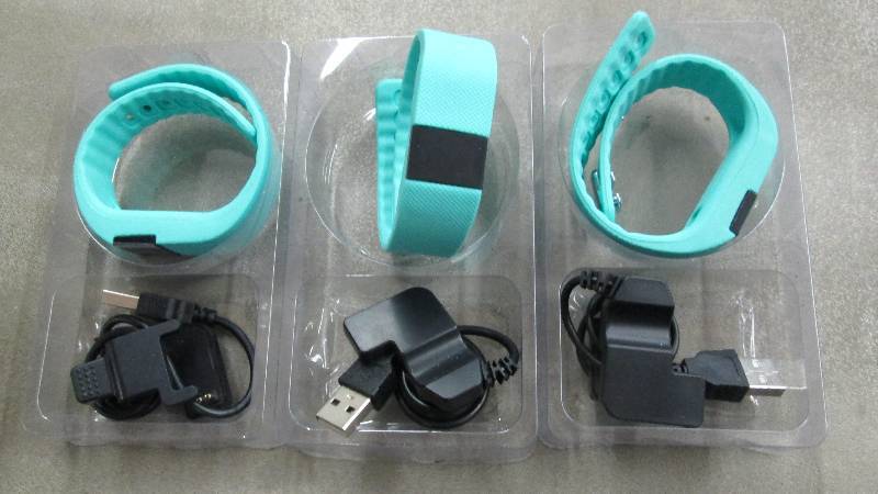 lot 52 image: Lot of 3 SURMOS Smart Sport Bracele...