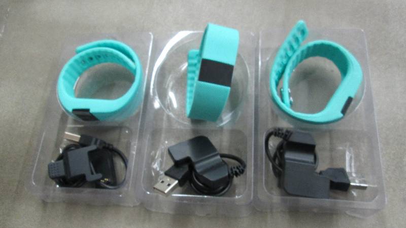 lot 53 image: Lot of 3 SURMOS Smart Sport Bracele...