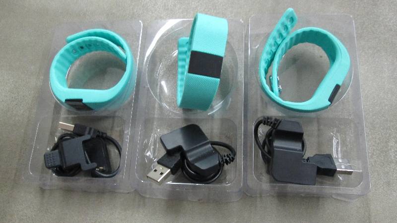 lot 54 image: Lot of 3 SURMOS Smart Sport Bracele...