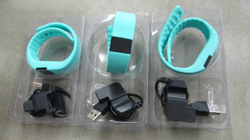 lot 55 image: Lot of 3 SURMOS Smart Sport Bracele...