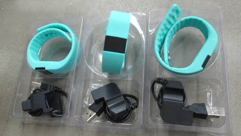 lot 56 image: Lot of 3 SURMOS Smart Sport Bracele...
