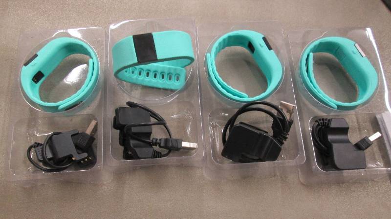 lot 58 image: Lot of 4 SURMOS Smart Sport Bracele...