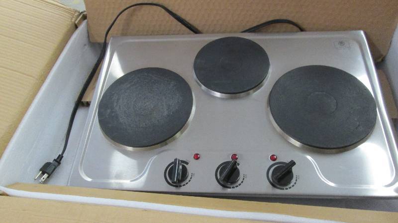 lot 85 image: Tabletop Triple Burner open box, po...
