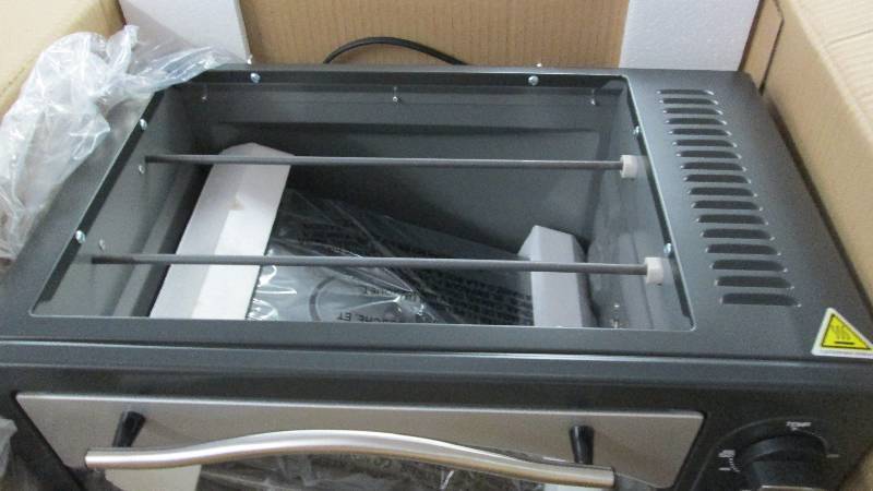 lot 144 image: 10-In-1 Everything Oven by Ginnys ...