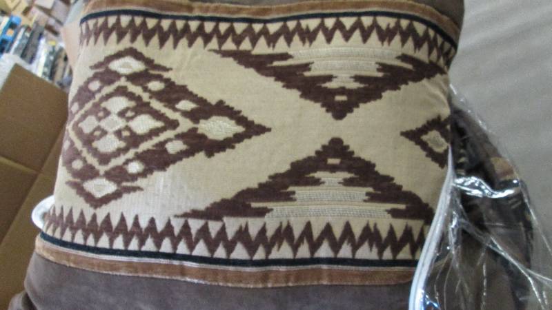 lot 166 image: Aztek 7 Piece Bedding set Full open...