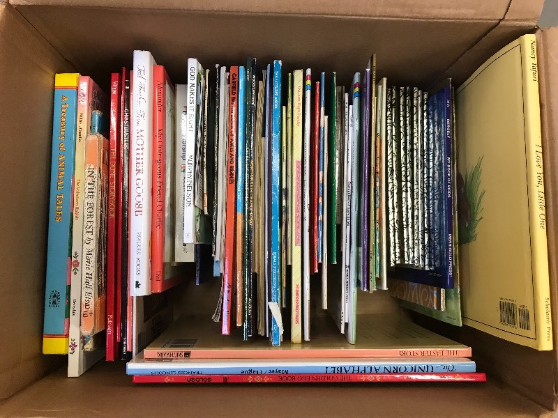 CHILDRENS STORY BOOKS AND LITTLE GOLDEN BOOKS