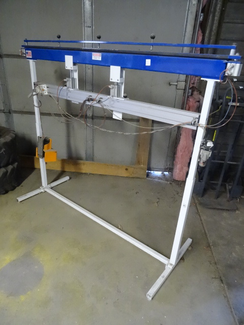 lot 2 image: Tensador T-155 canvas print stretcher...