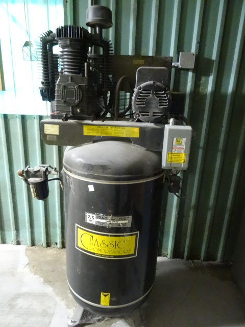 lot 11 image: Classic air compressor. 7.5 hp 230 volt...