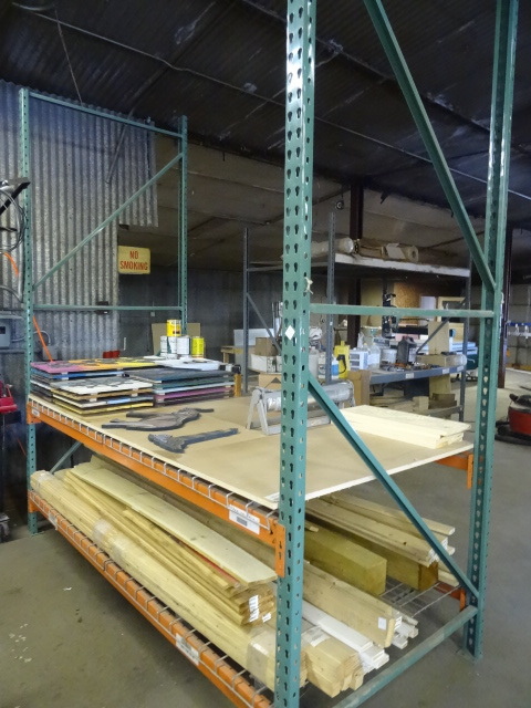 lot 29 image: Tear drop pallet rack unit. 2 uprig...
