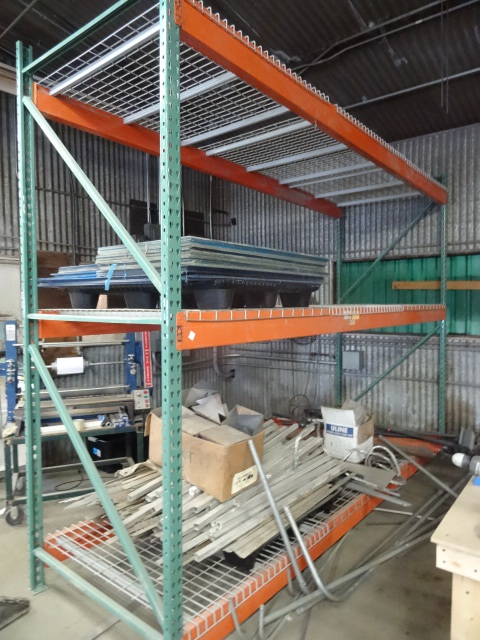 lot 30 image: Tear drop pallet rack unit. 2 uprig...