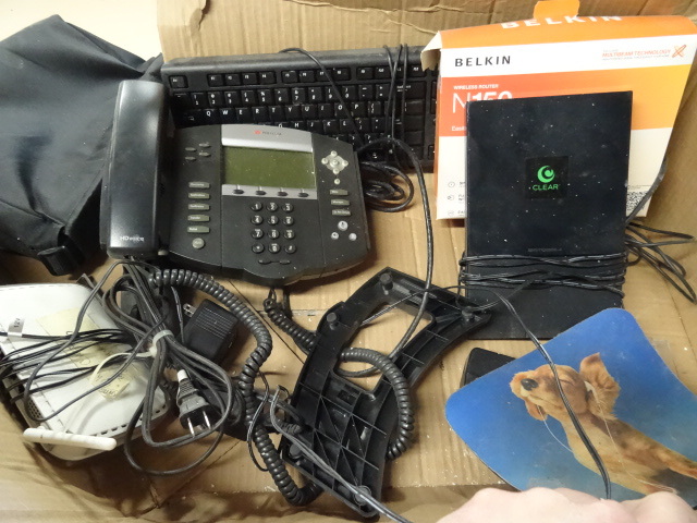 lot 46 image: Box of misc electronics...