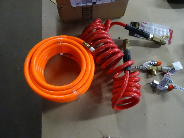 lot 57 image: Air hoses and lots of air fittings...