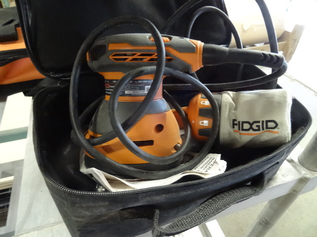 lot 60 image: Ridgid random orbital sander. R260...