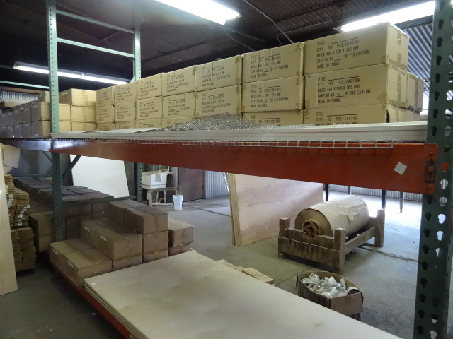 lot 81 image: Pallet rack unit. Tear drop. 3 upri...