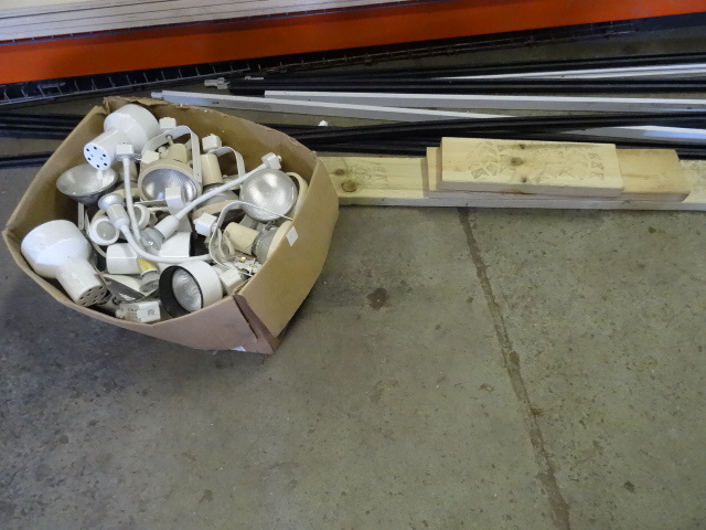 lot 85 image: Misc track lighting with track...