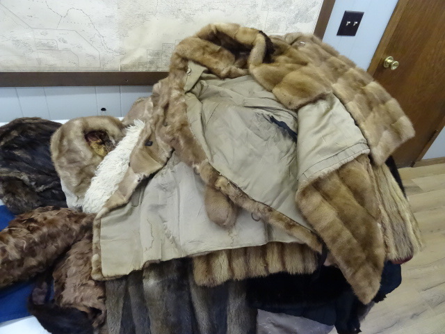 lot 96 image: Large qty of misc fur coats...