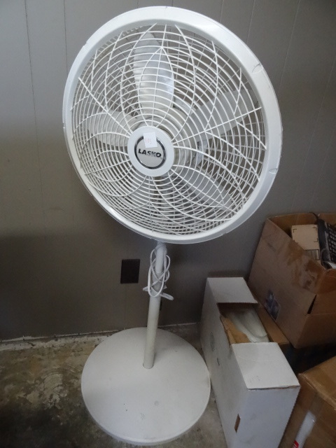 lot 103 image: Lasko pedsetal fan...