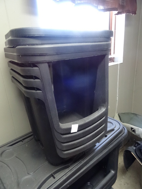 lot 106 image: Durabilt modular storage. 15 x 15 x...