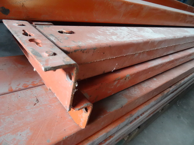 lot 138 image: Tear drop pallet rack beams. 132 x ...