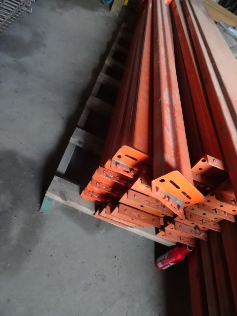 lot 139 image: Tear drop pallet rack beams. 96 x 4...