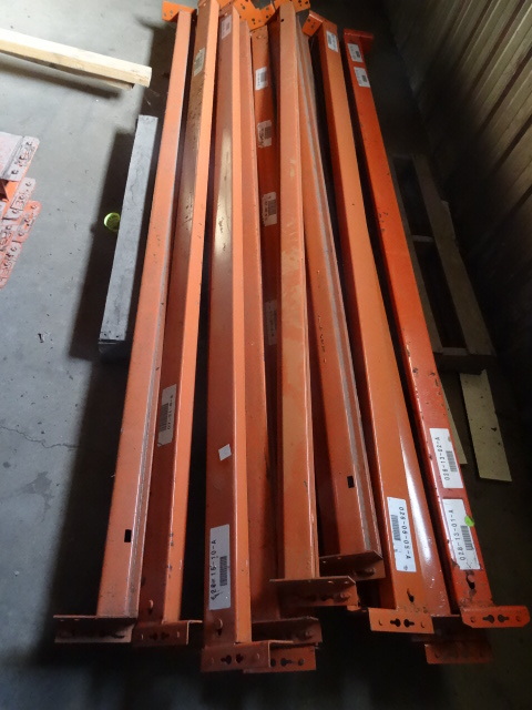 lot 140 image: Tear drop pallet rack beams. 96 x 3...