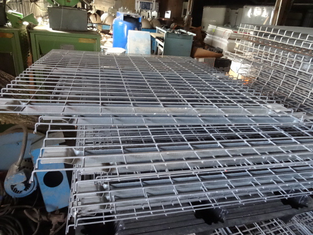 lot 142 image: Pallet rack grates. 43 x 46. qty 10...