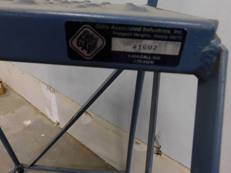 Rolling Four Step Ladder