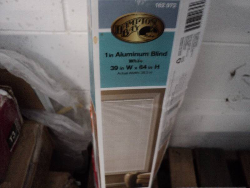 lot 55 image: 5 aluminum blinds, various sizes...