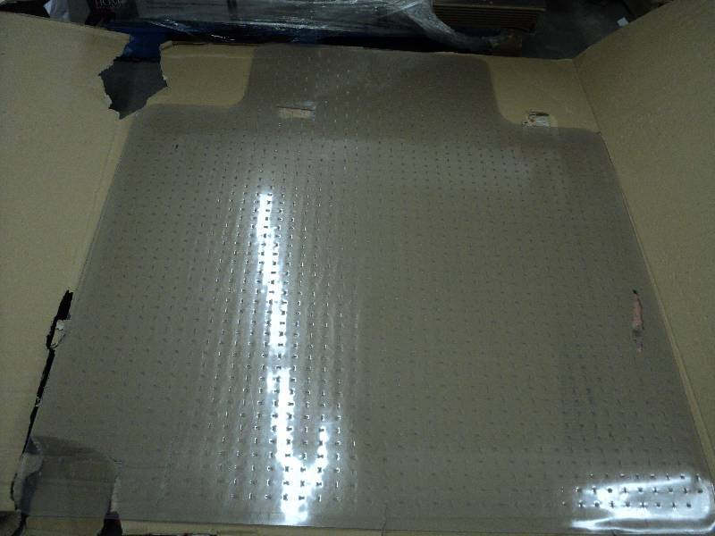 lot 82 image: floor protector, 45x52...