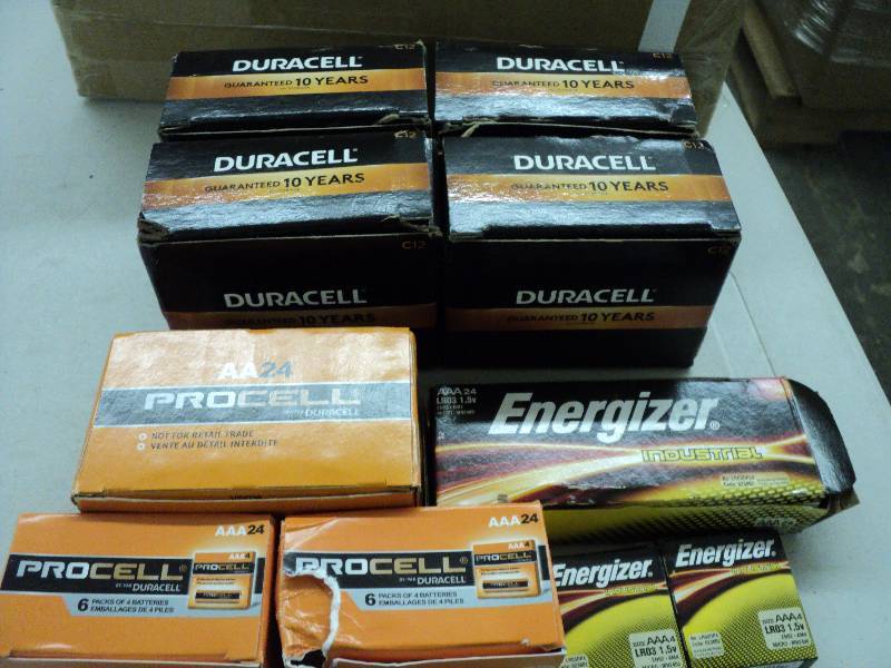 lot 142 image: Procell, Duracell and Energizer bat...