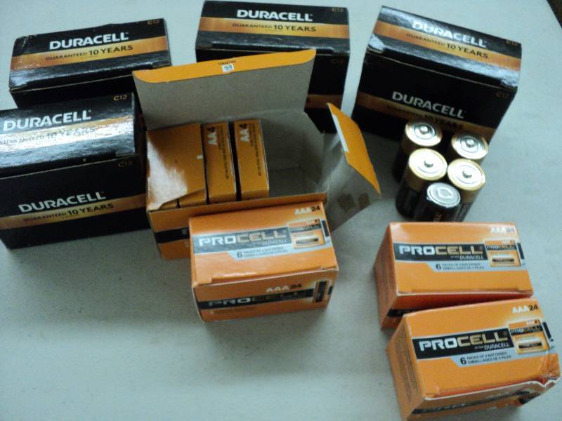 lot 143 image: Procell, Duracell and Energizer bat...