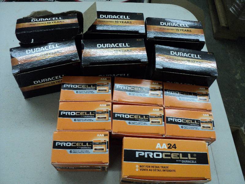 lot 144 image: Procell, Duracell and Energizer bat...