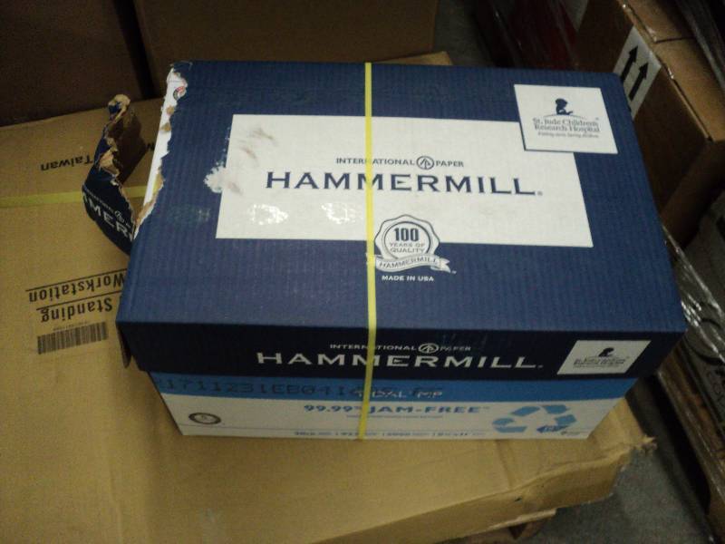 lot 163 image: Hammermill full case of 8.5x11 pape...