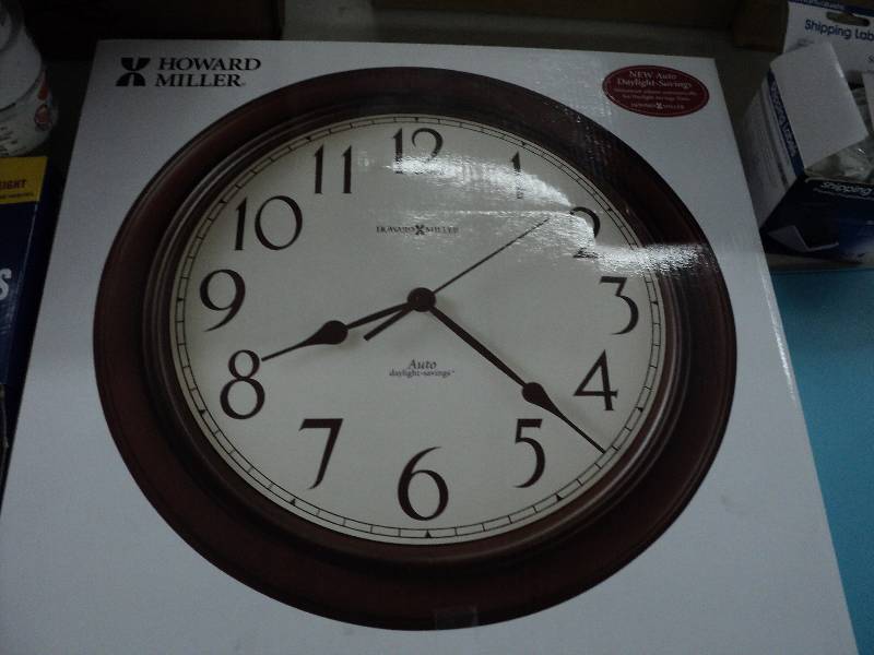 lot 200 image: Howard Miller clock, gel mish, shee...